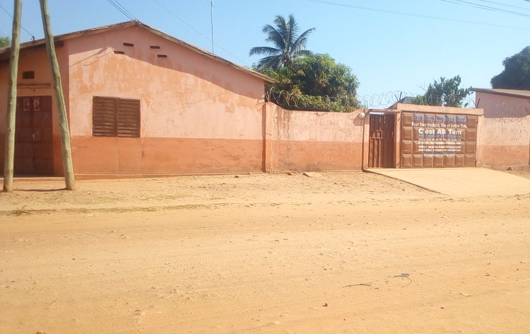 Tem ŋmáádɩ́ ɖaána